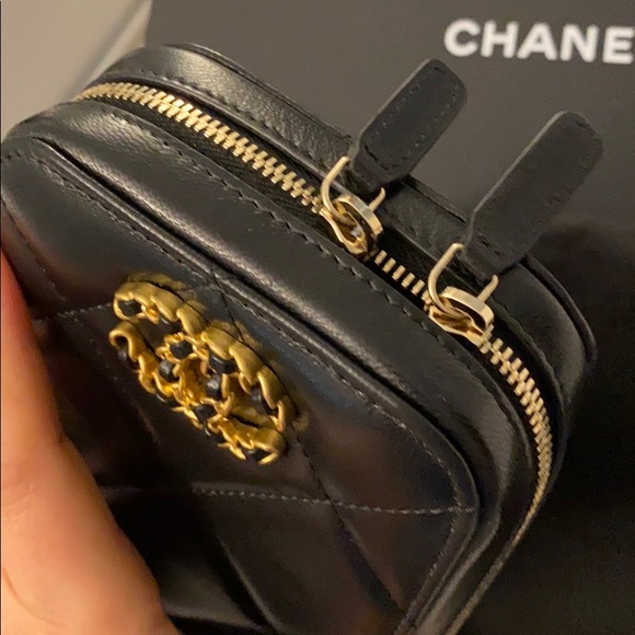 Chanel quilted crossbody bag - Picture 2 of 5